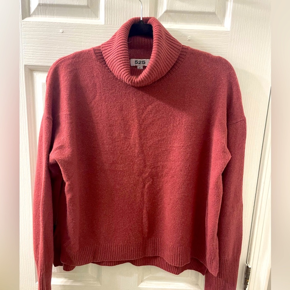 525 high low cashmere turtleneck